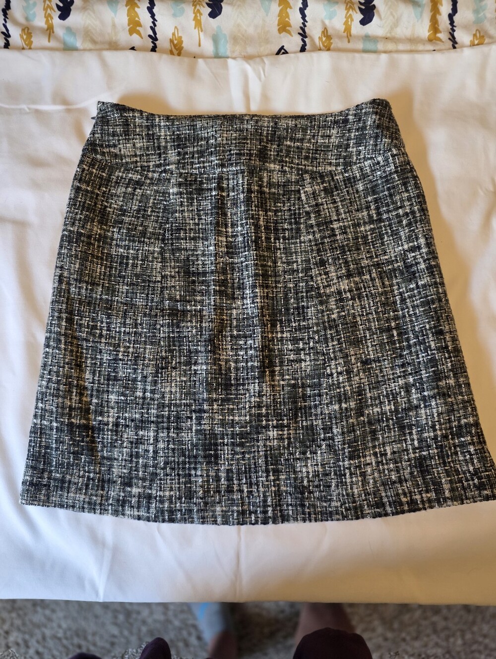 Classic Ann Taylor Black and White Tweed Pencil Skirt
